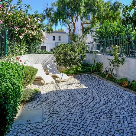 Casa Caravela, Da