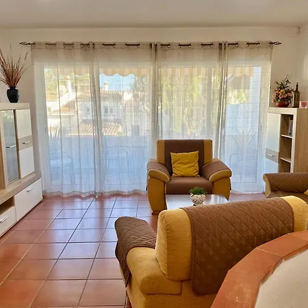 Casa Caravela, Da *