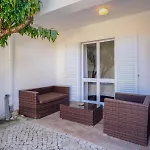 Casa Caravela, Da
